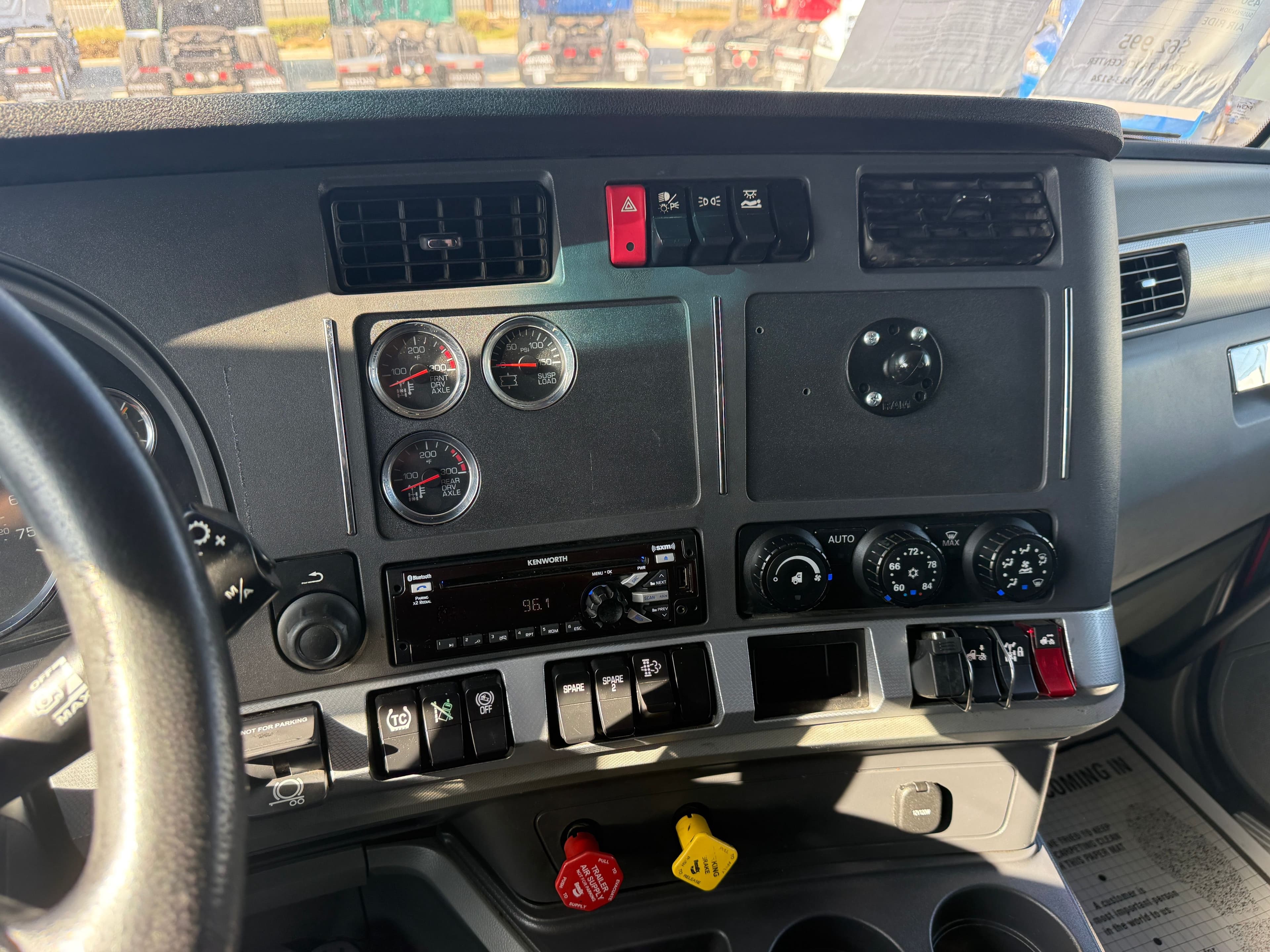 2020 Kenworth T680 image 24