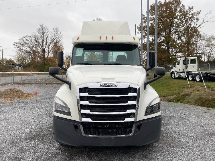 2019 Freightliner Cascadia 126 Day Cab Truck - 435HP, 12 Speed Automatic image 2