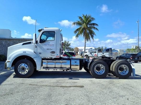 2025 Kenworth T880 image 4