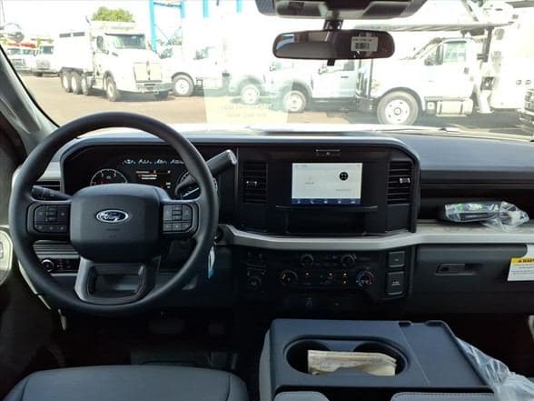 2025 Ford F550 image 15