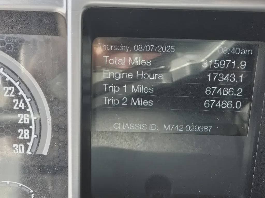 Used 2022 MACK Conventional - Sleeper Truck image 5