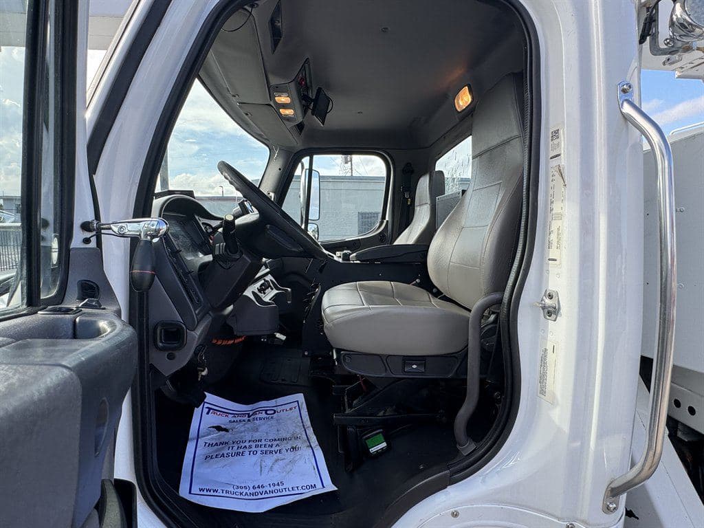 2018 Freightliner M2-106 image 63