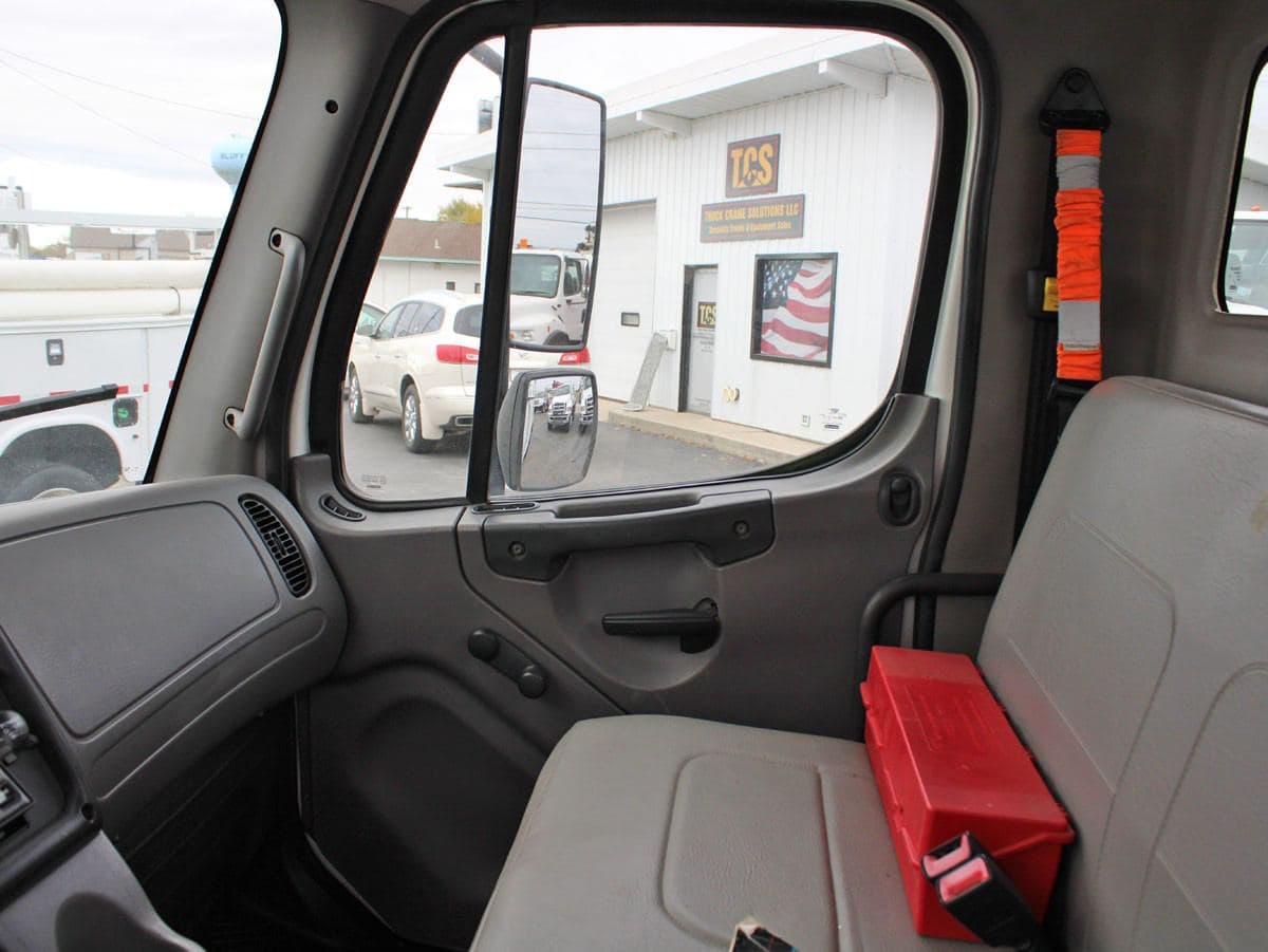 2015 Freightliner M2 image 16