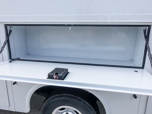 2025 Chevrolet Express 3500 Work Van Cutaway image 17