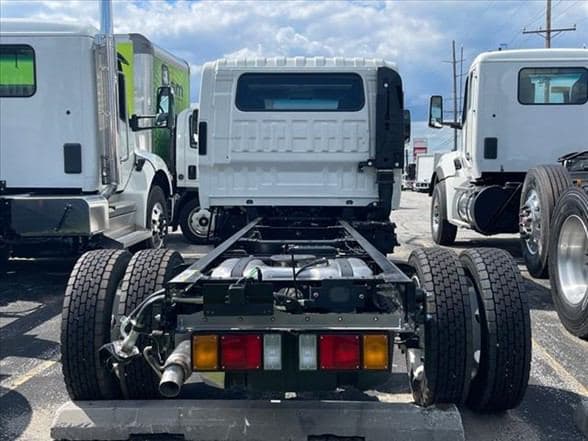 2025 Isuzu NRR image 6