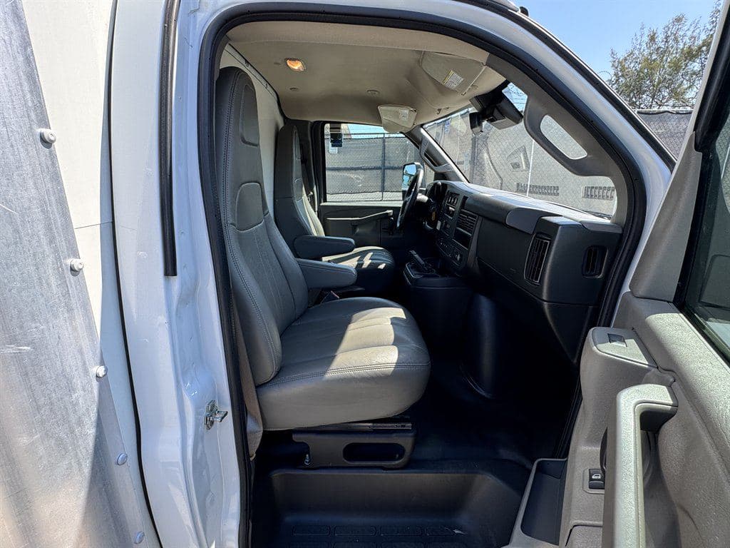 2021 GMC Commercial Vans image 34