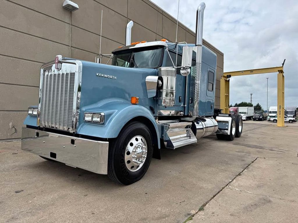 New 2027 KENWORTH W900L image 2