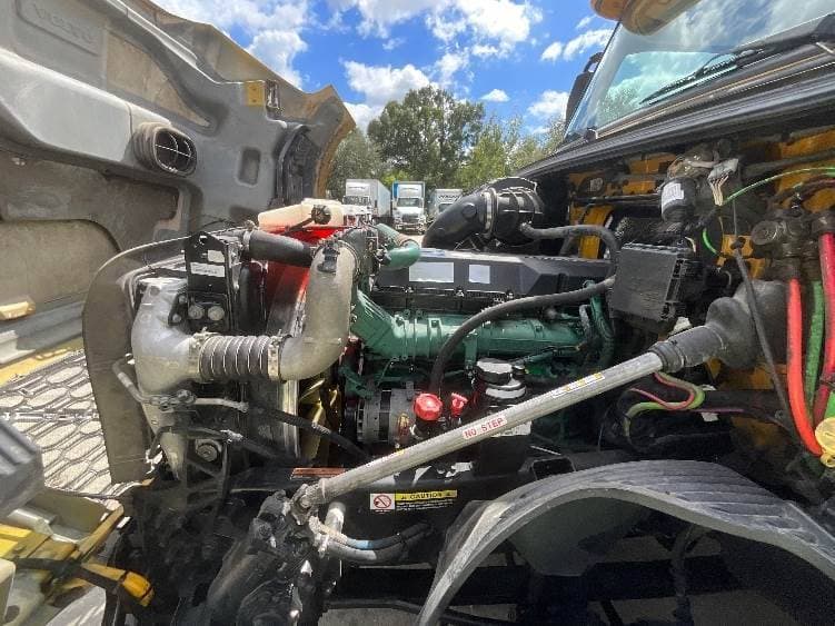 2022 Volvo VNL image 13