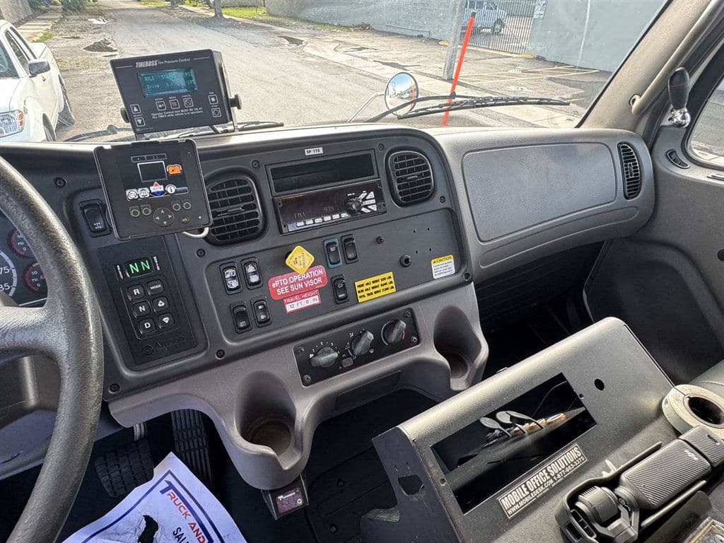2018 Freightliner M2-106 image 72