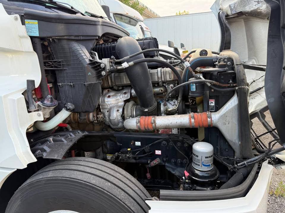 2020 Freightliner Cascadia image 9