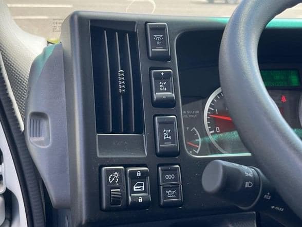 2024 Isuzu NRR image 26