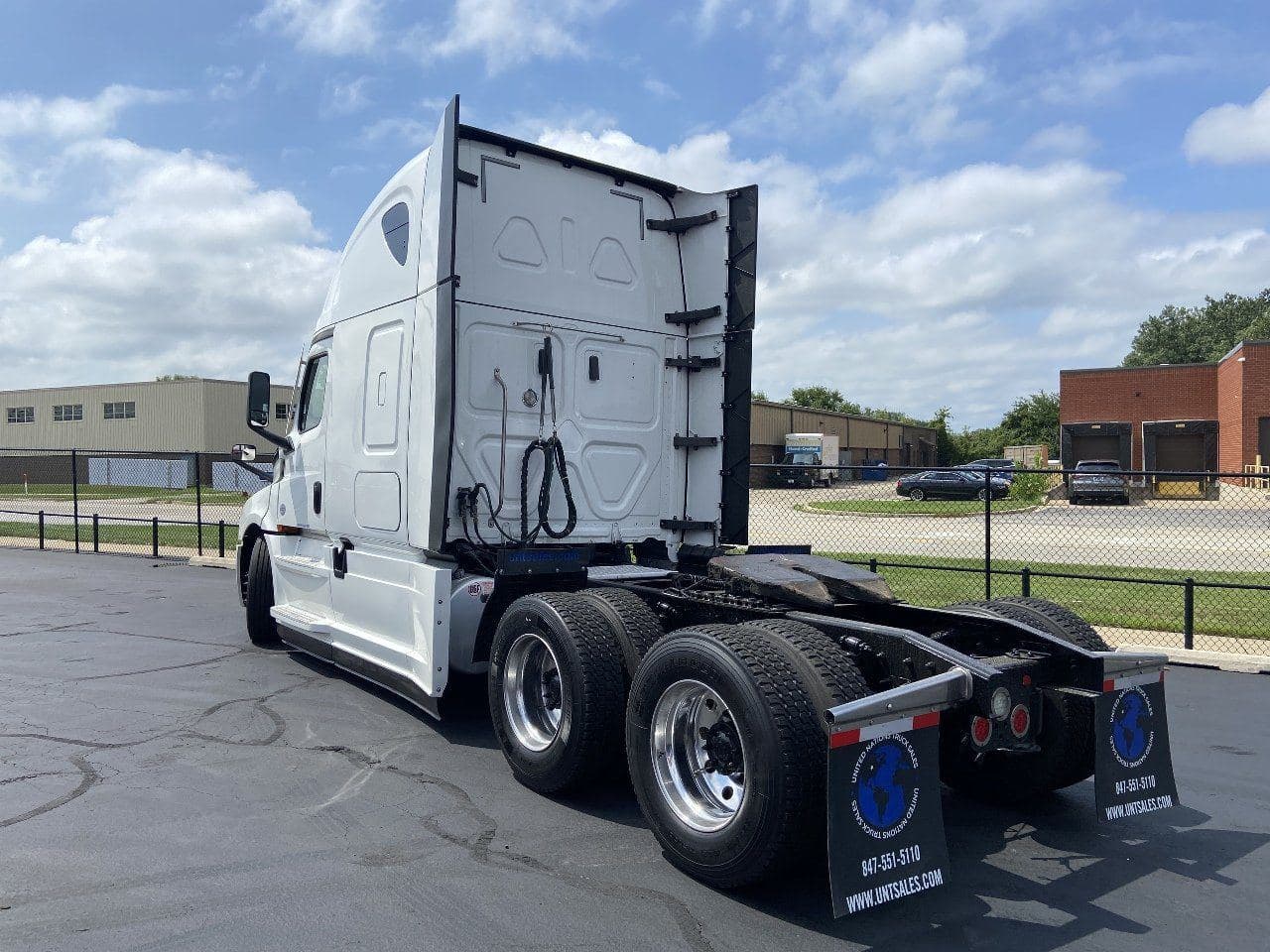2020 FREIGHTLINER Cascadia CA126 Tandem Axle Sleeper image 7
