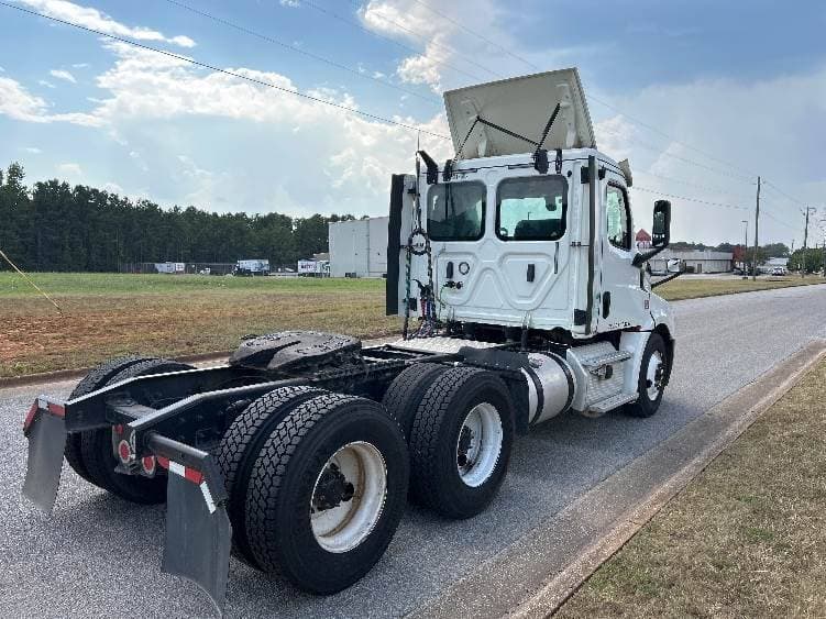 2018 Freightliner Cascadia image 10
