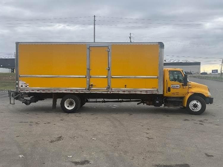 2022 International MV607 Box Truck - 220HP, 6 Speed Automatic, Roll up Door image 15