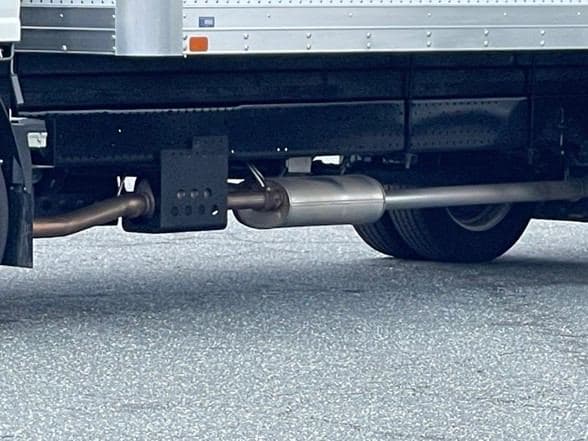 2025 Isuzu NRR image 13