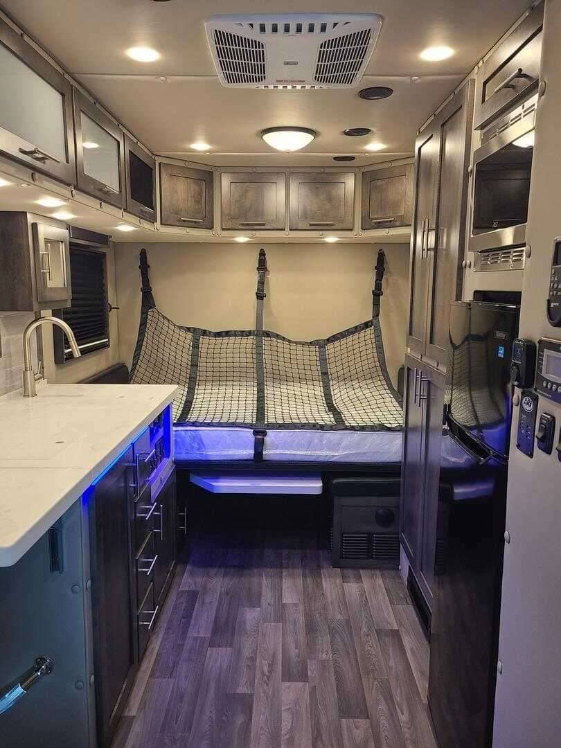 2025 Peterbilt 589 image 13