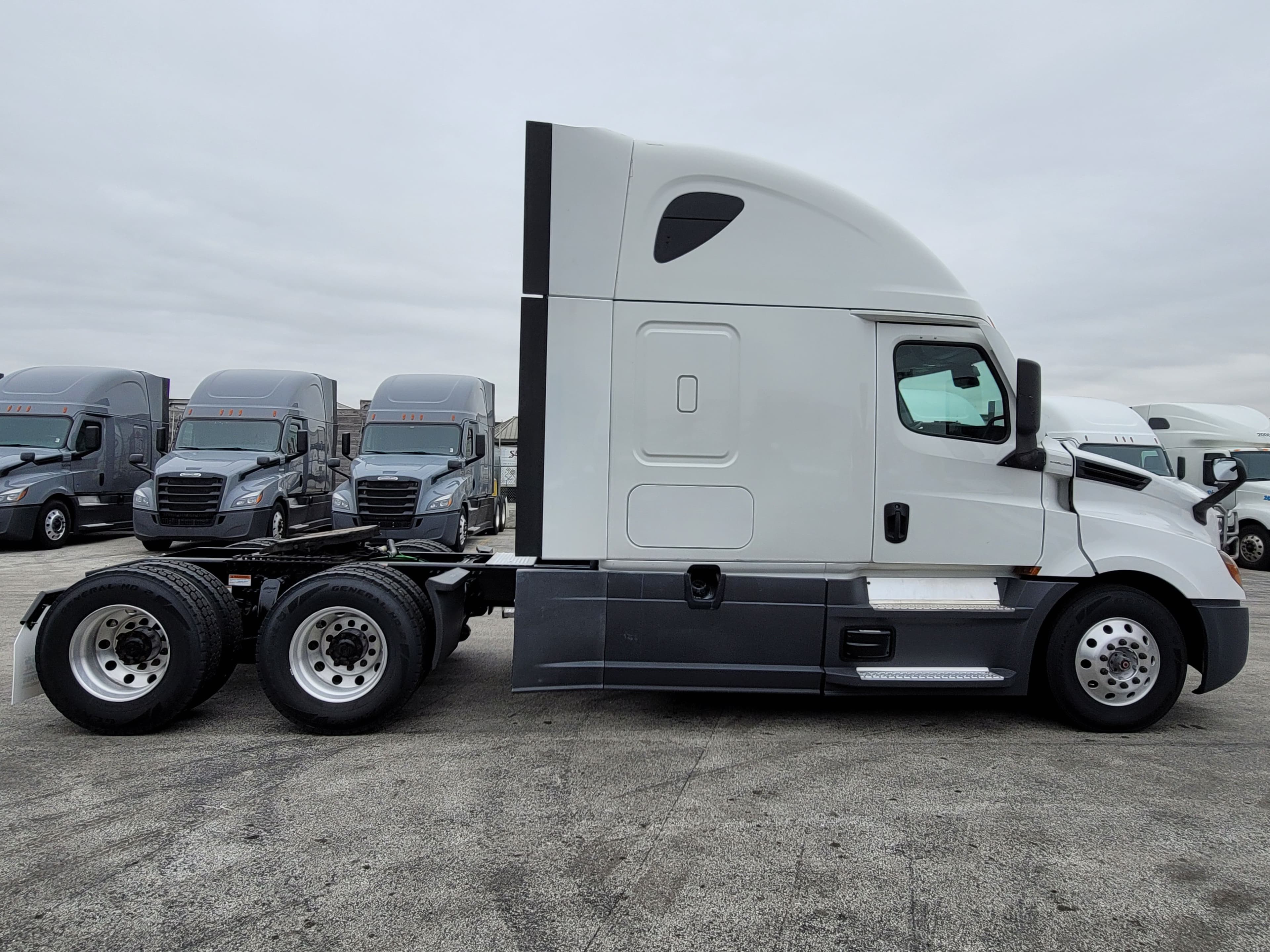 2022 Freightliner Cascadia 126 image 4