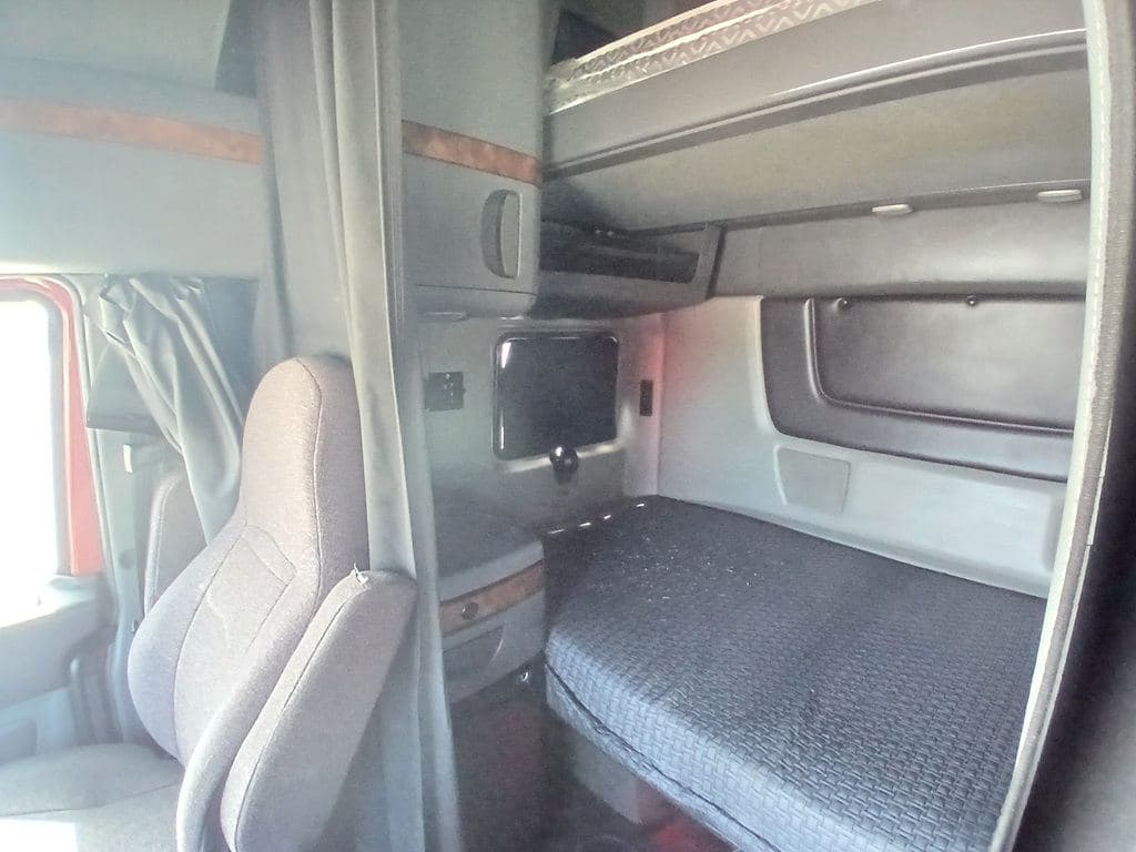 Used 2021 INTERNATIONAL LT625 image 16