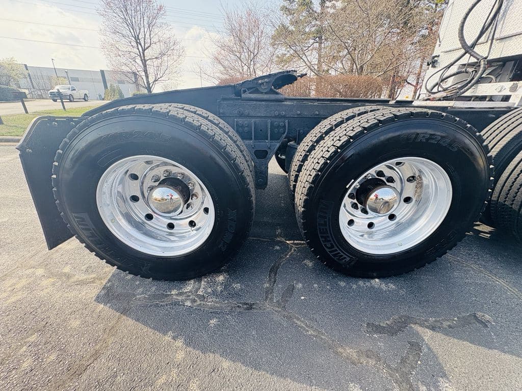 Used 2021 PETERBILT 389 image 29