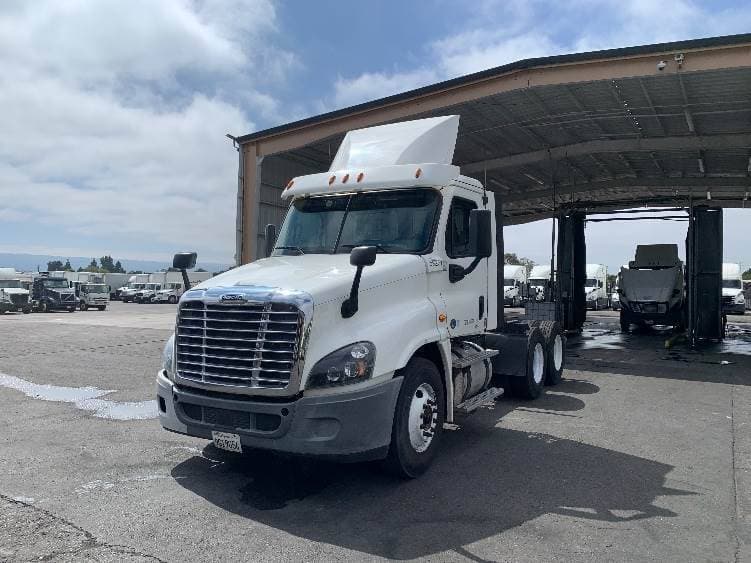 2018 Freightliner Cascadia image 1