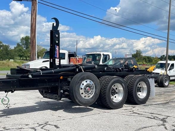 2025 Kenworth T880 image 12