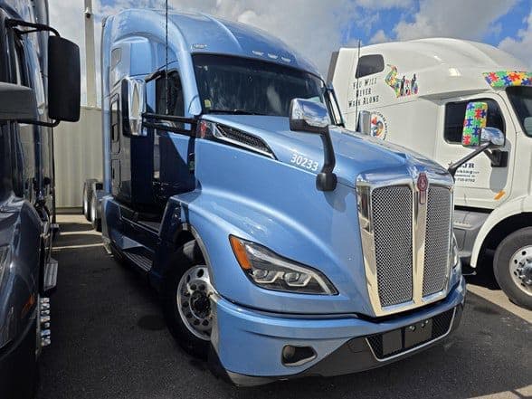 2023 Kenworth T680 image 3