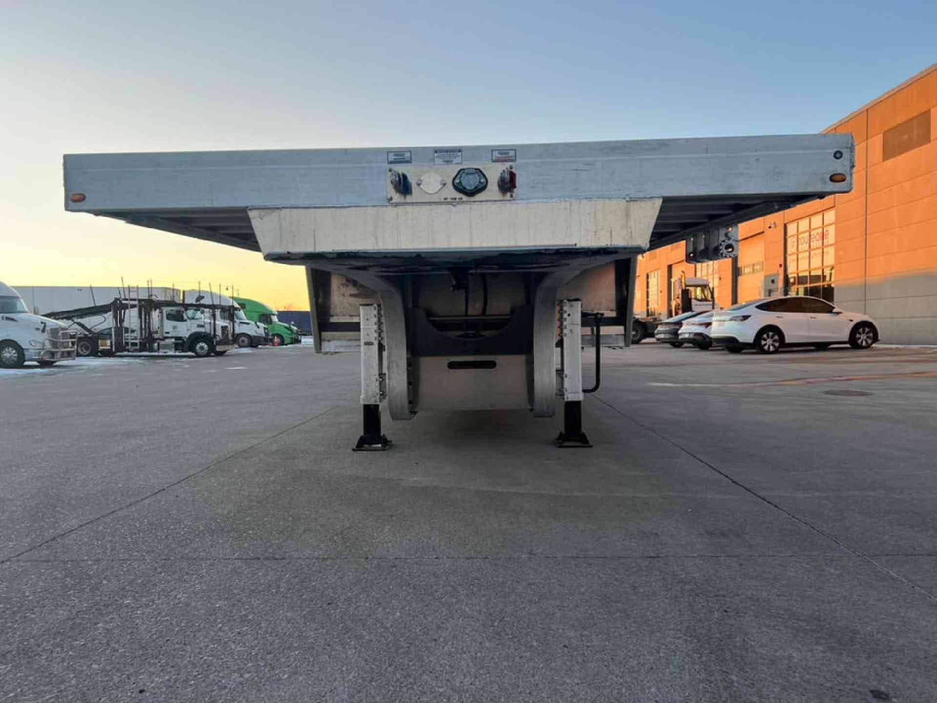 2027 Extreme XS70 Step Deck Tri Axle Low Pro R17.5 image 2