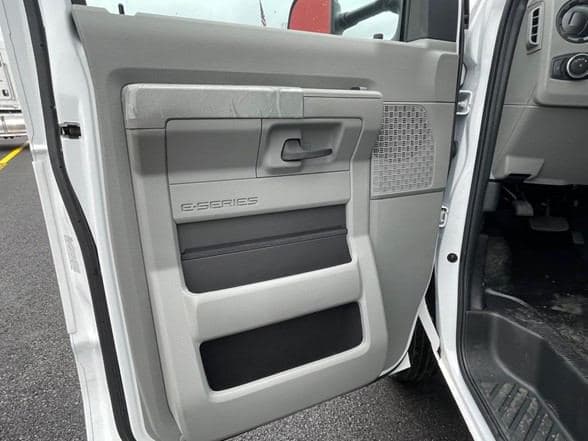 2024 Ford E350 image 19