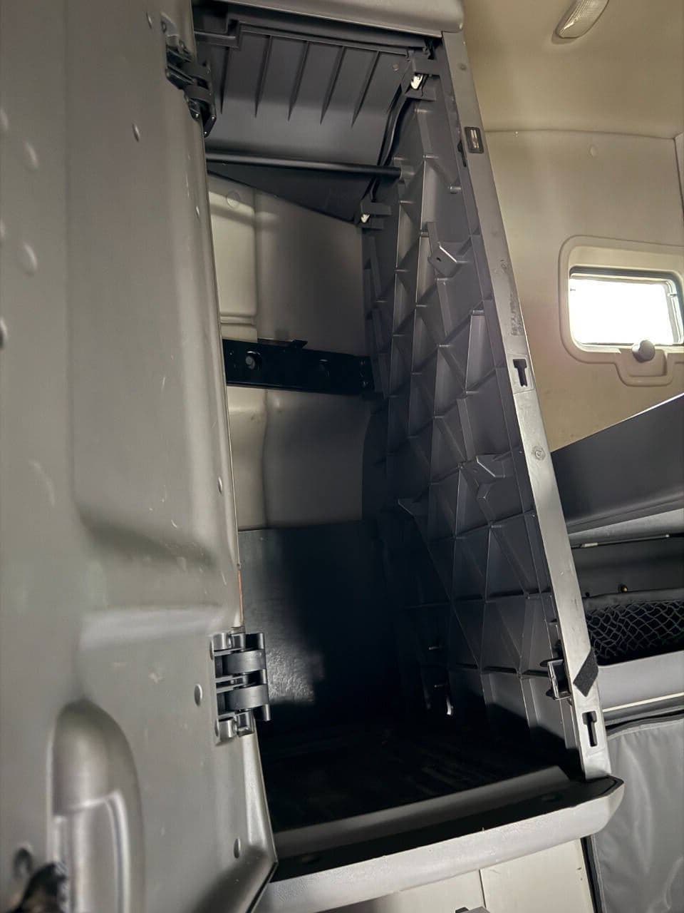 2022 International LT625 image 21