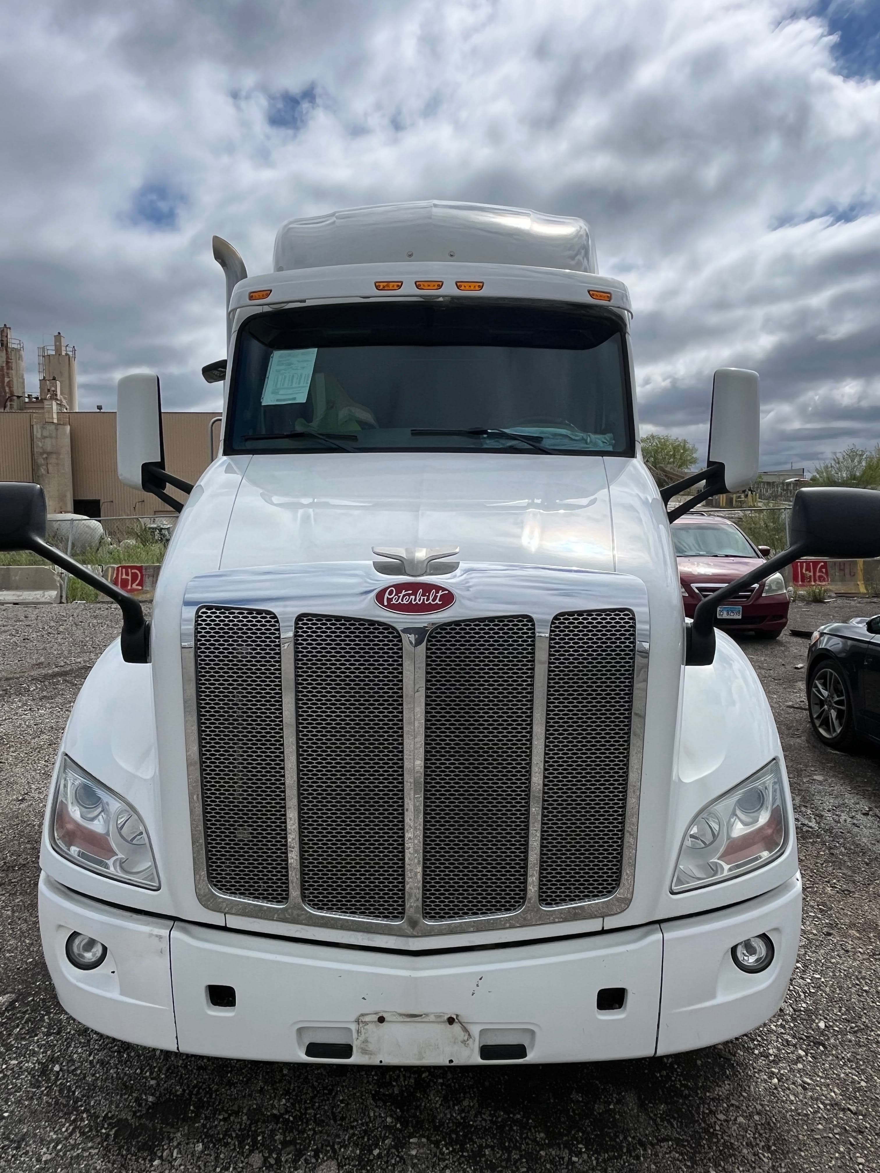 2016 Peterbilt 579 image 7