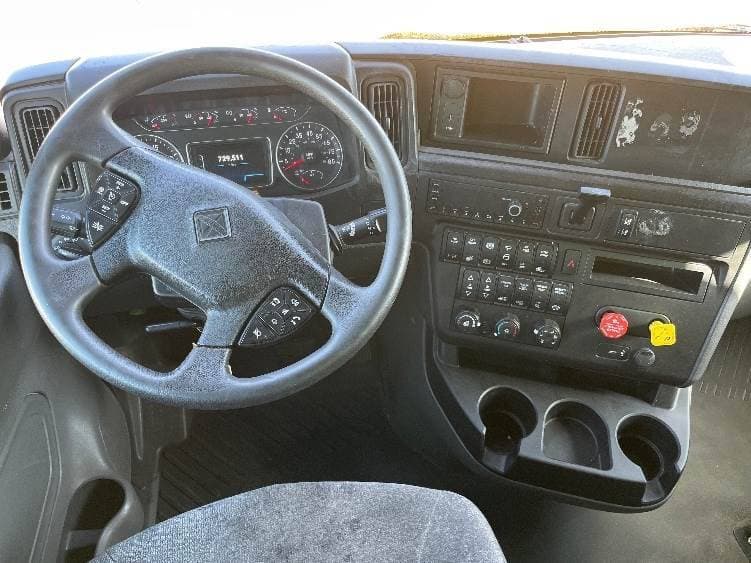2022 International LT625 image 6