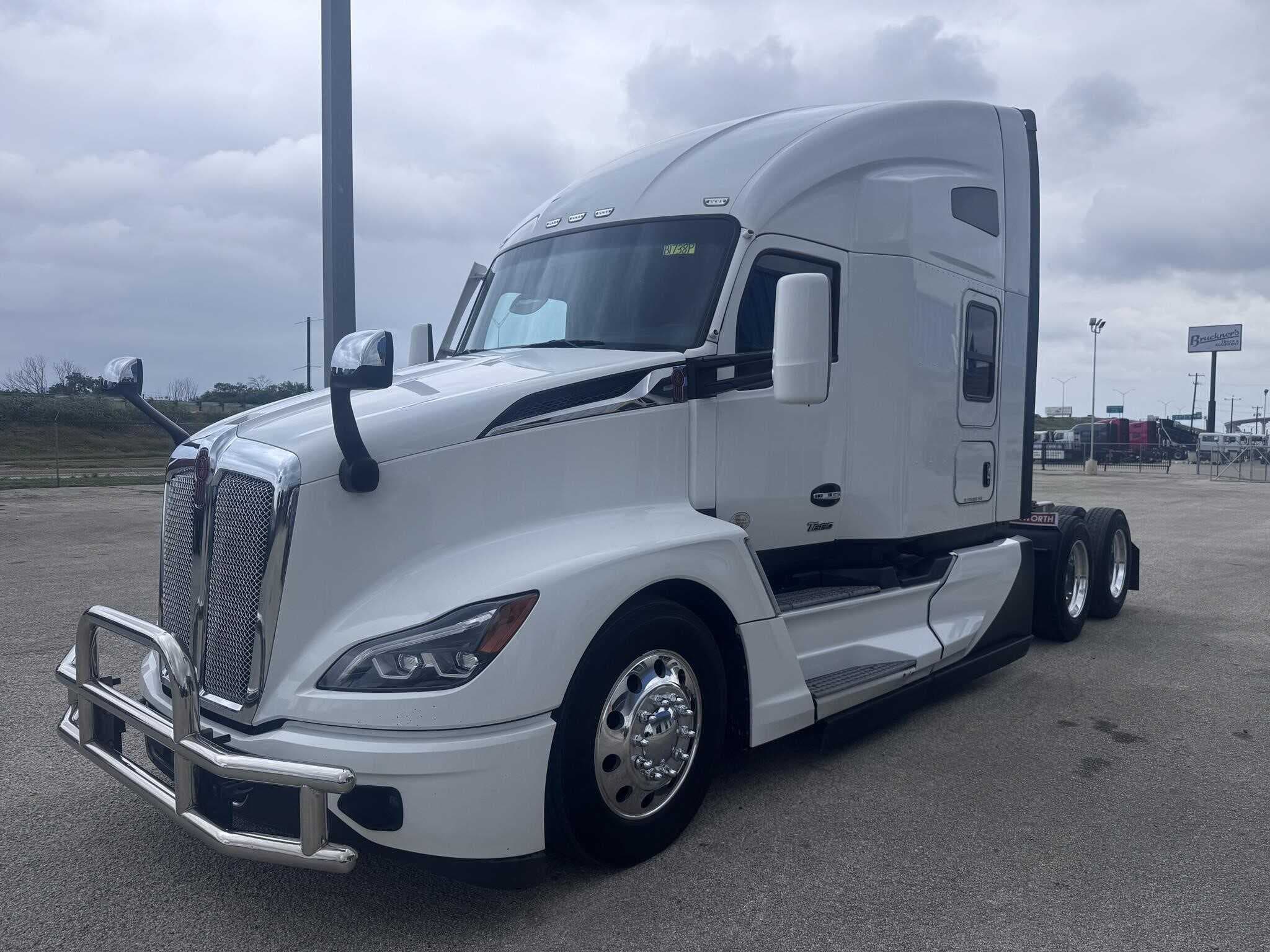 2023 Kenworth T680 image 3