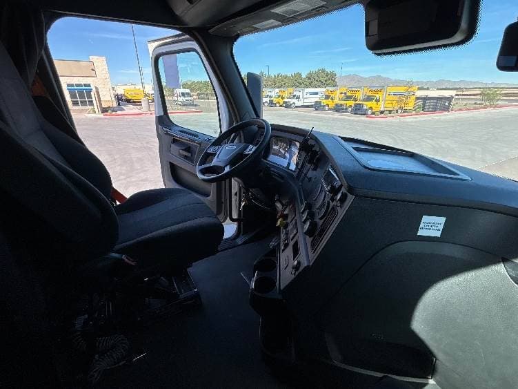 2023 Freightliner Cascadia 126 image 5