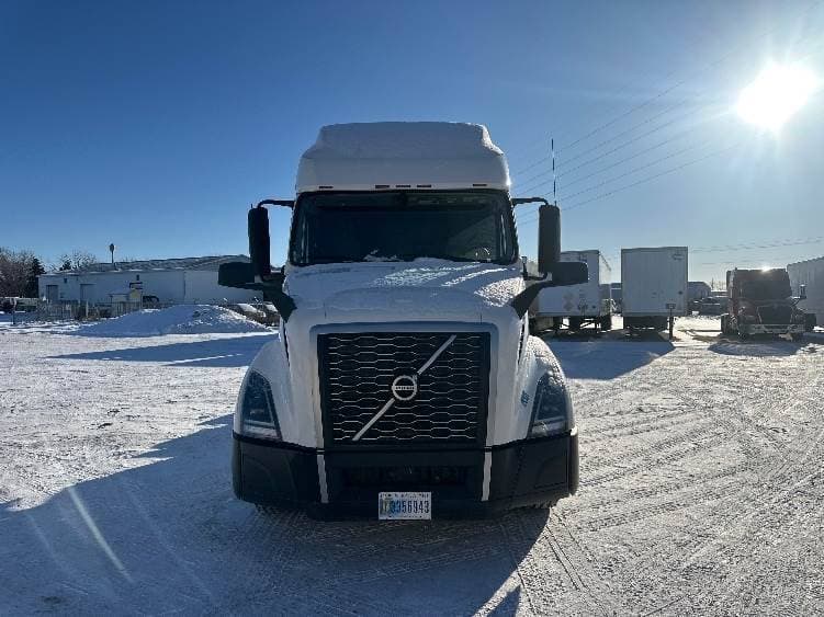 2023 Volvo VNL64760 image 2