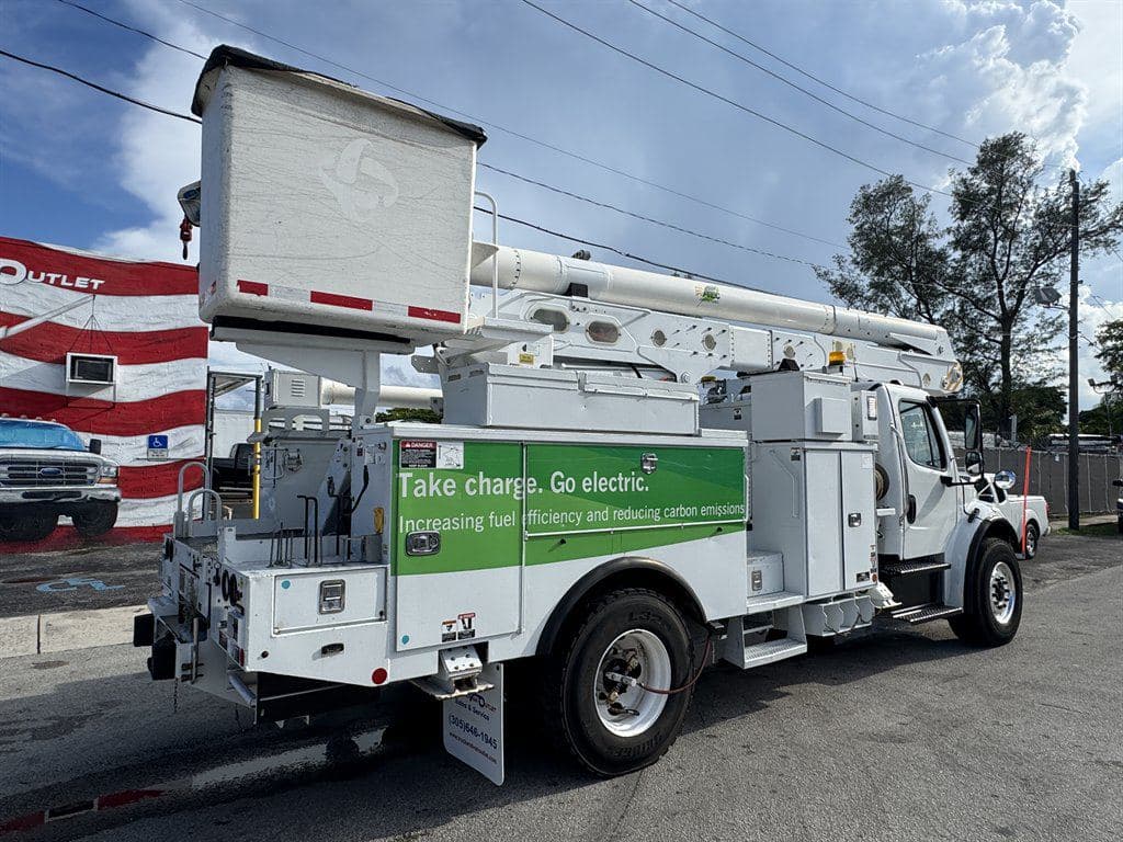 2018 Freightliner M2-106 image 15