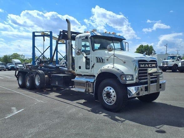 2020 Mack GRANITE 64FT image 1