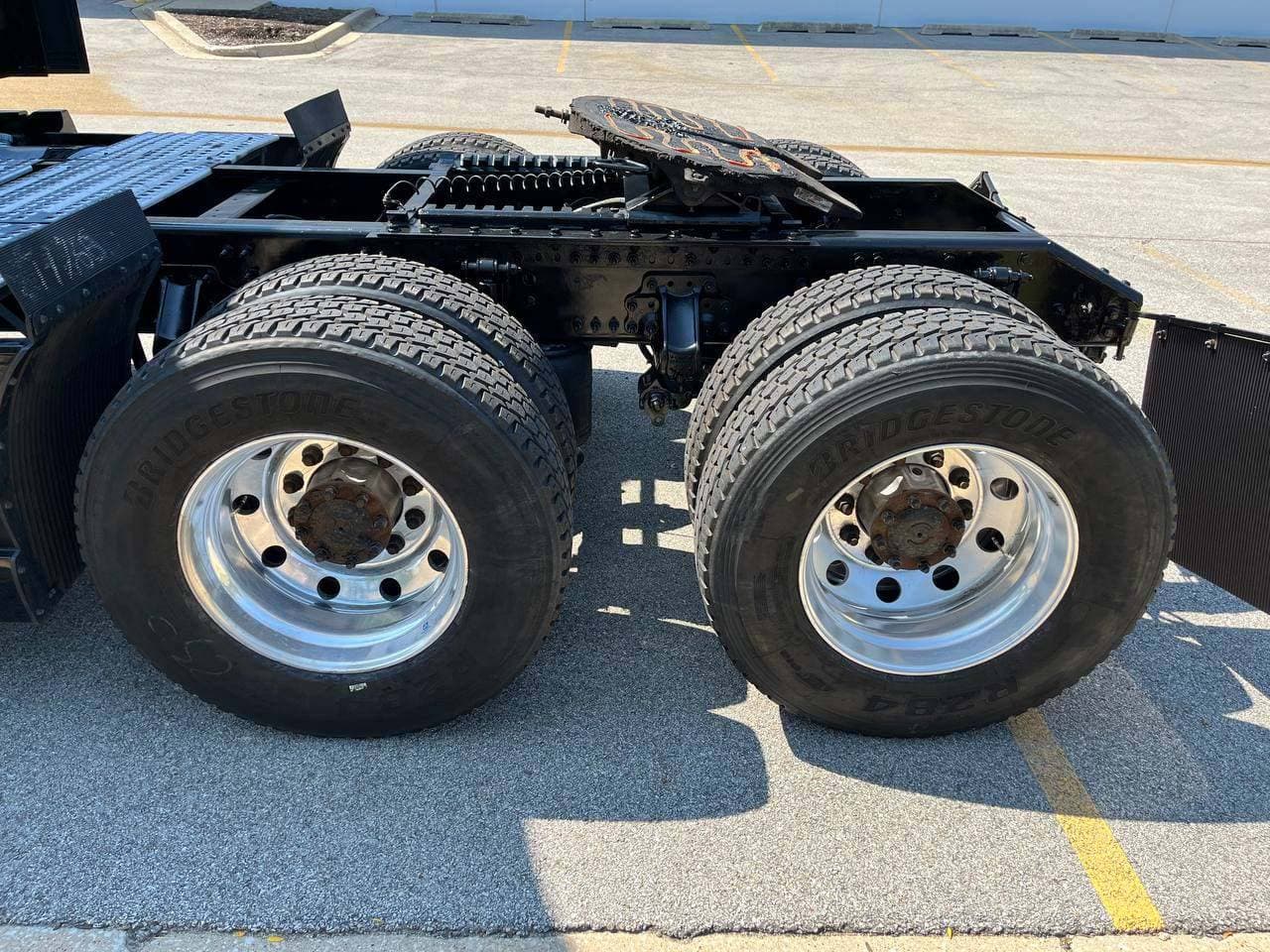 2022 Volvo VNL860 #1168 image 8