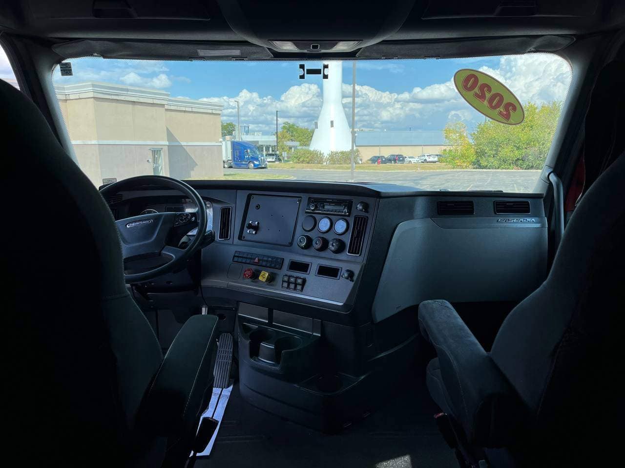 2020 Freightliner Cascadia 126 image 12