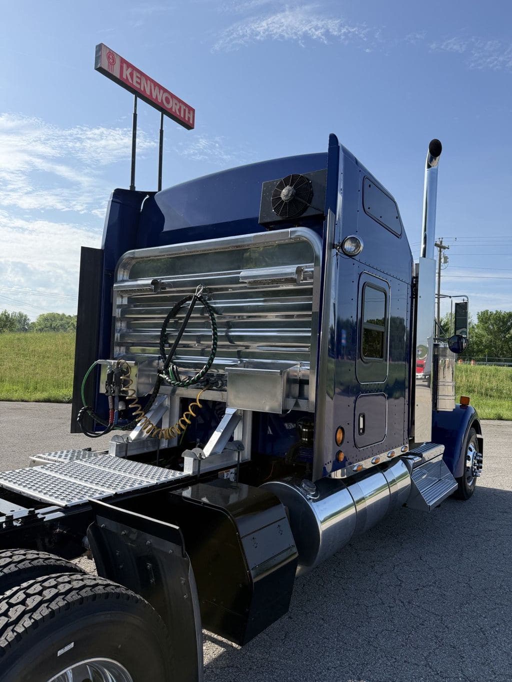 Used 2023 KENWORTH W900L image 12