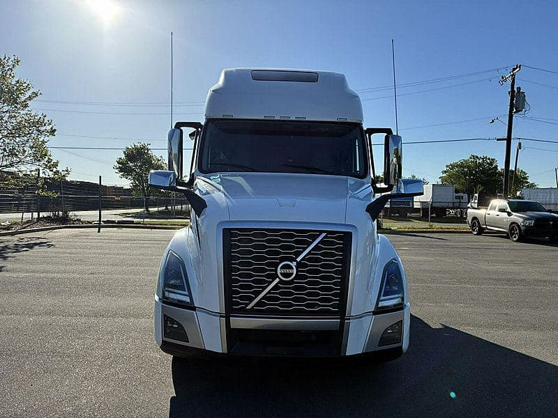 2023 Volvo VNL760 image 2