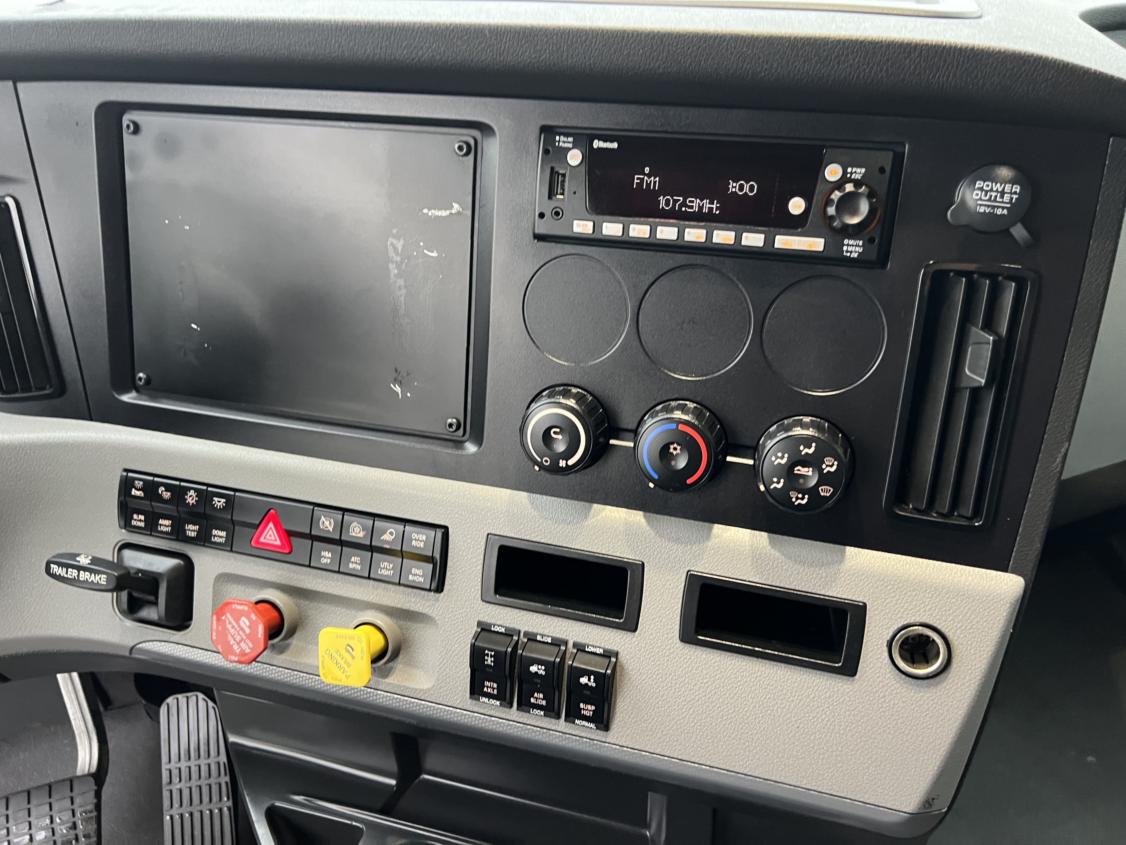 2022 Freightliner Cascadia 126 image 11