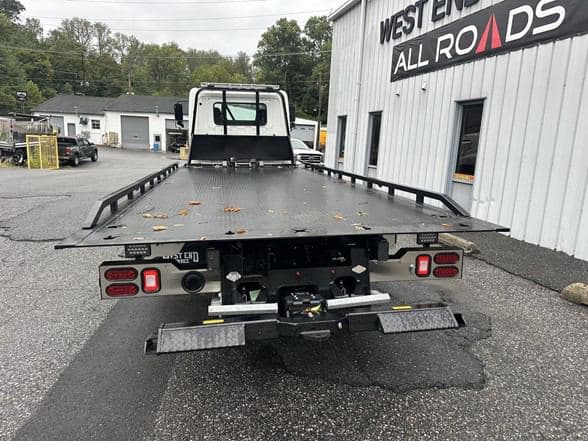 2025 Hino L6 image 4