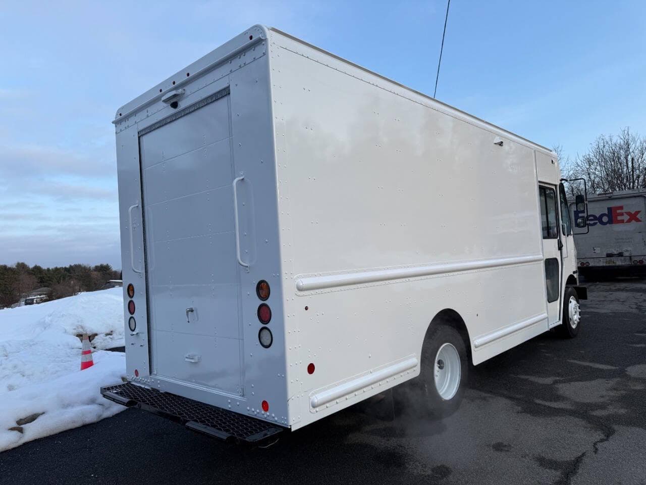 2020 Freightliner MT45 image 6