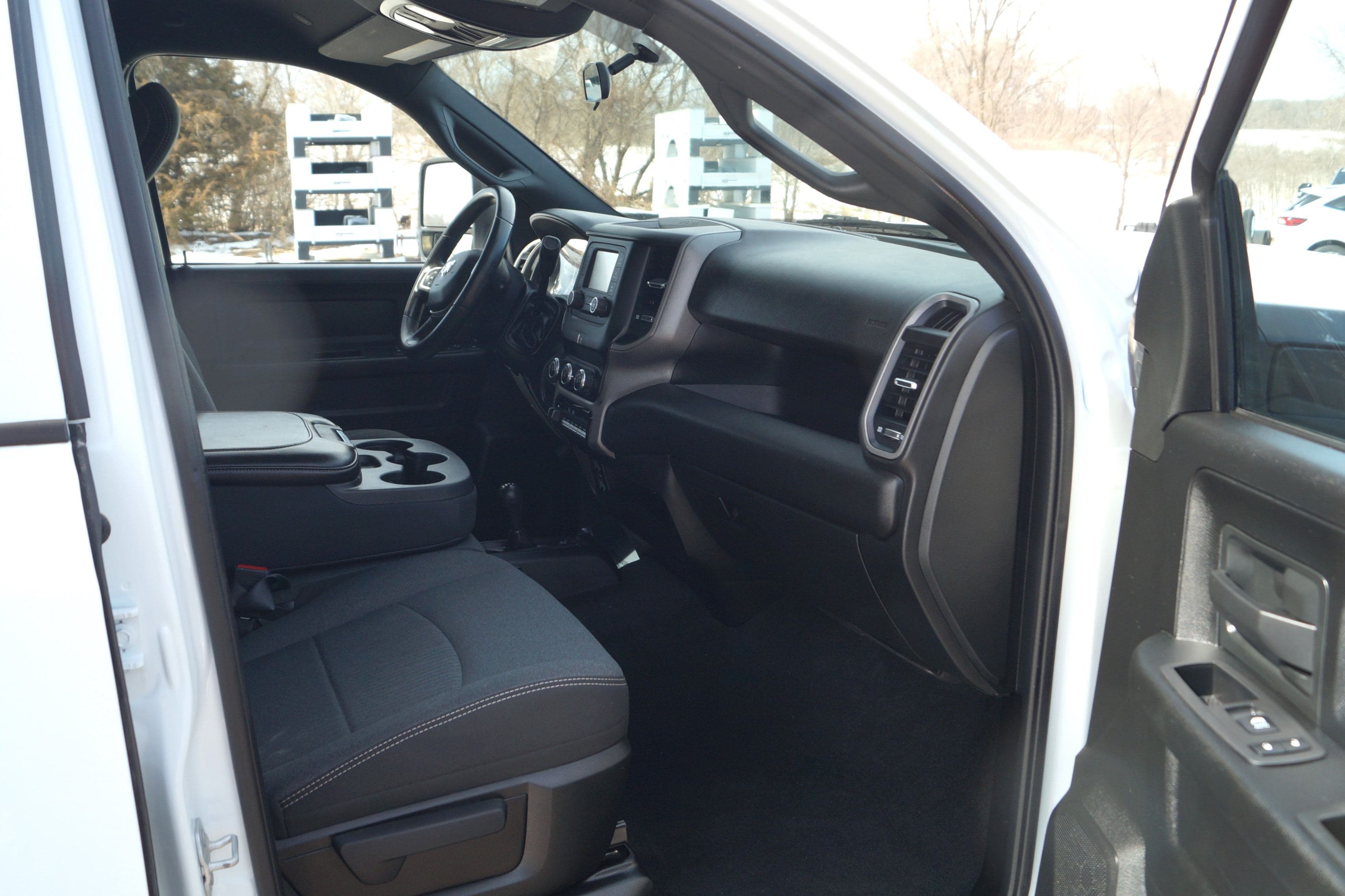 2023 RAM 2500 Tradesman - 8ft Flatbed - 4WD 6.7L I6 Cummins image 13