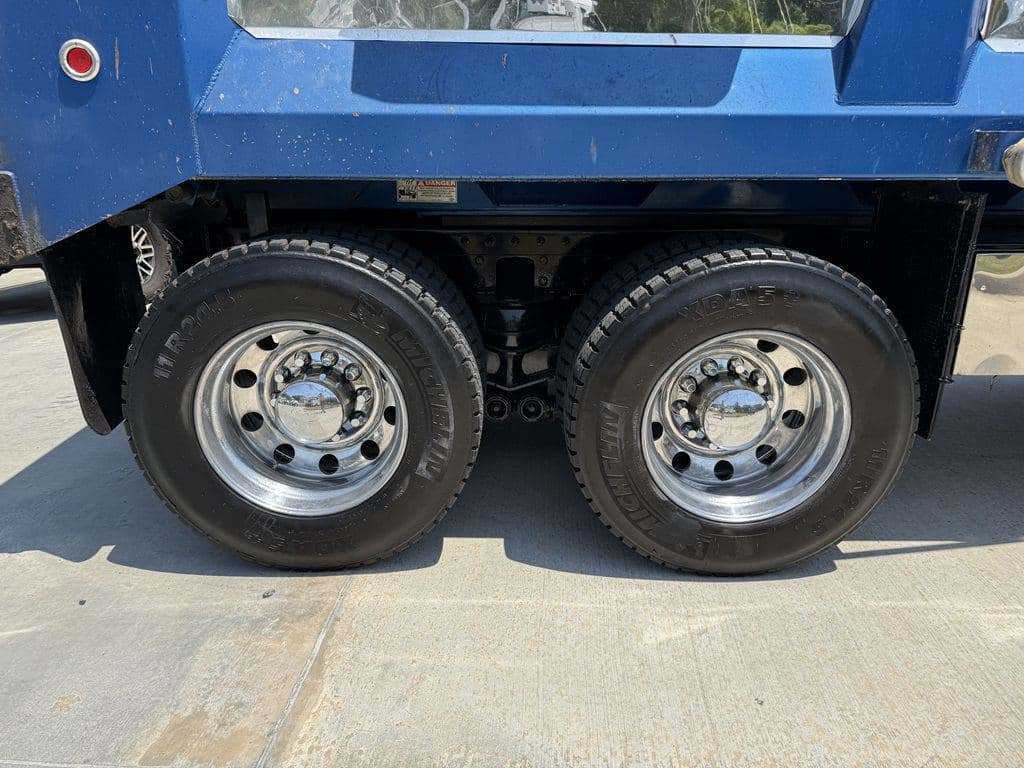 Used 2025 PETERBILT 567 image 24