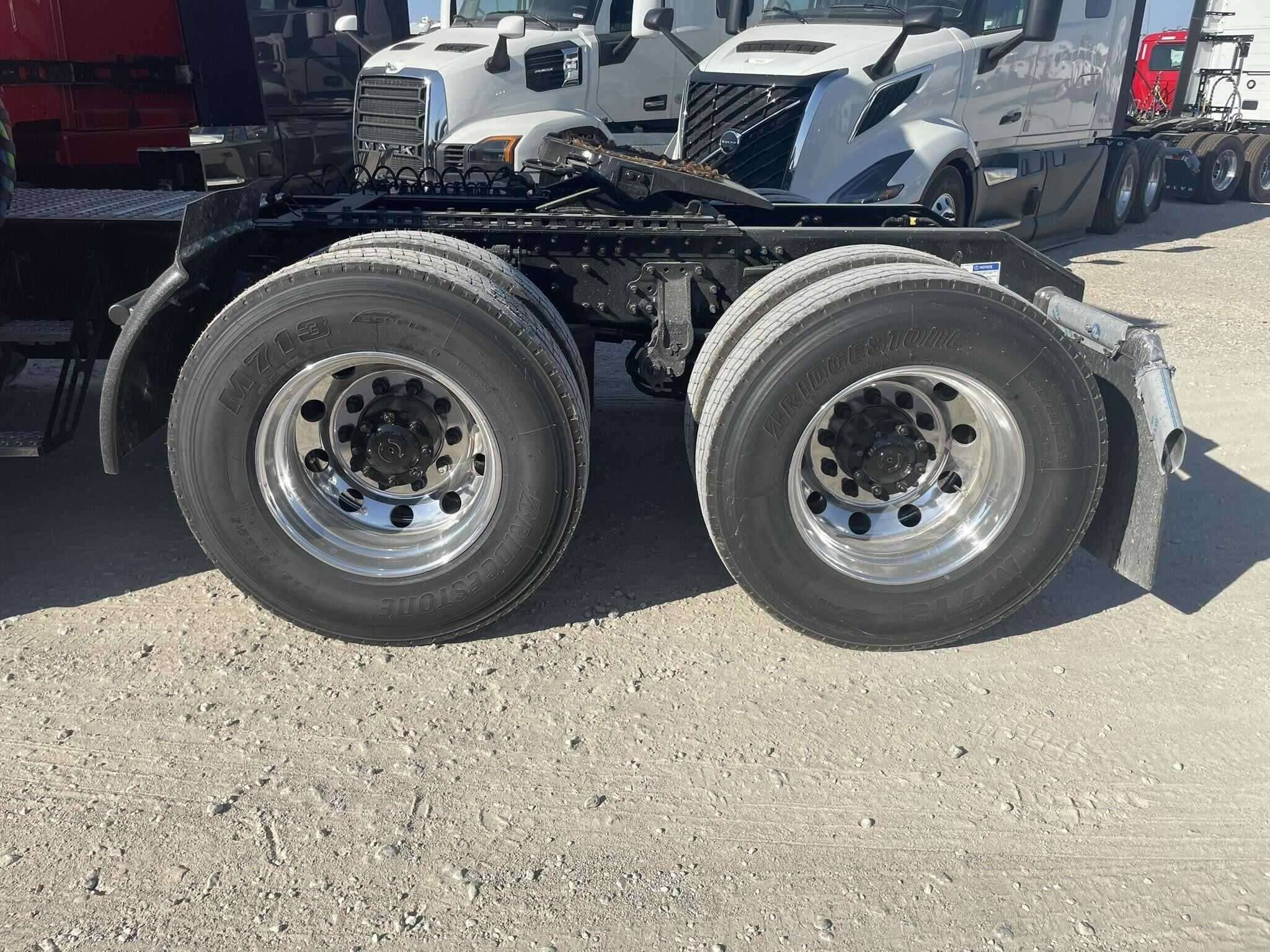 2026 Volvo NEW VNL image 7