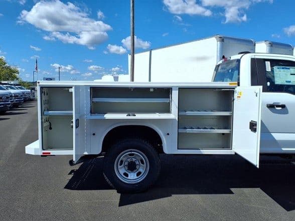 2025 Ford F350 image 9