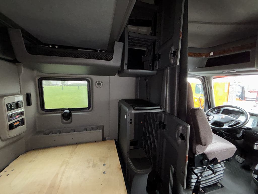Used 2021 INTERNATIONAL LT625 image 26