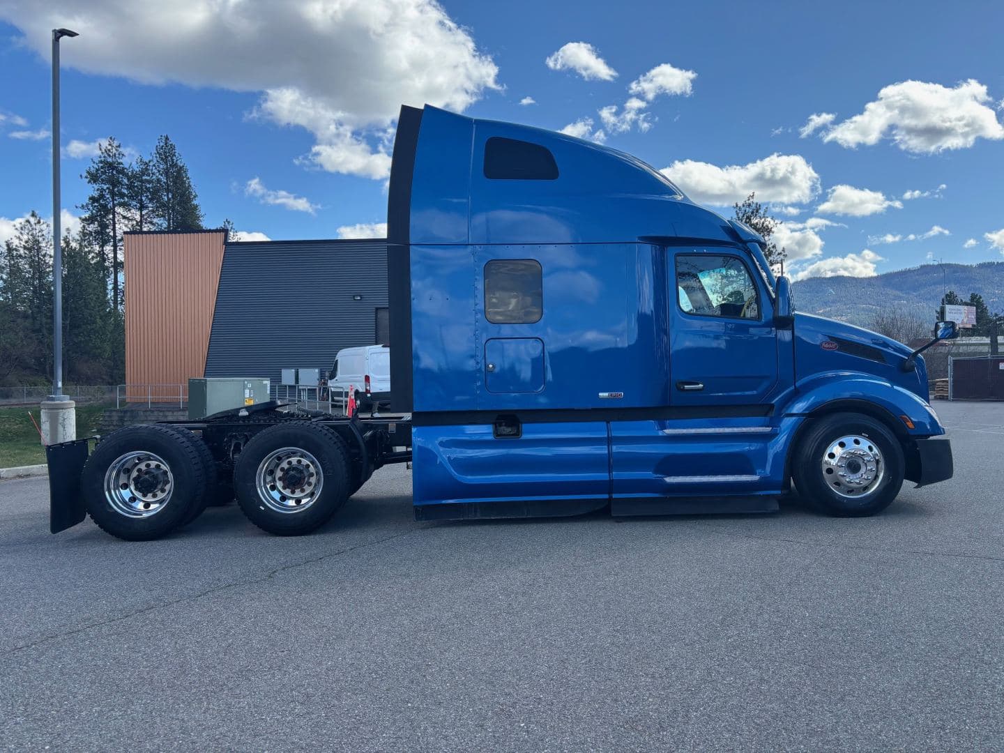 2022 Peterbilt 579 image 7