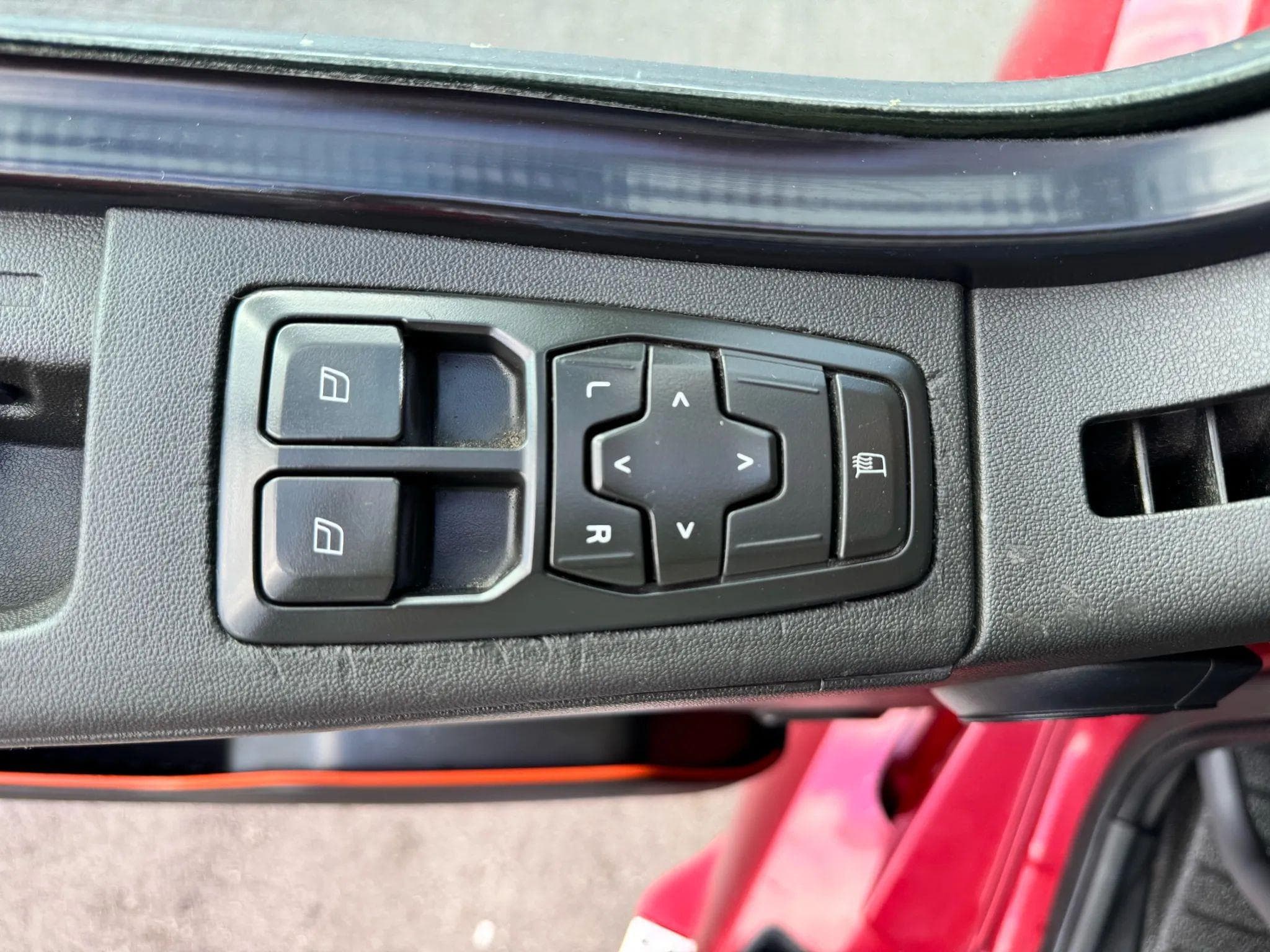 2021 Volvo VNL image 38